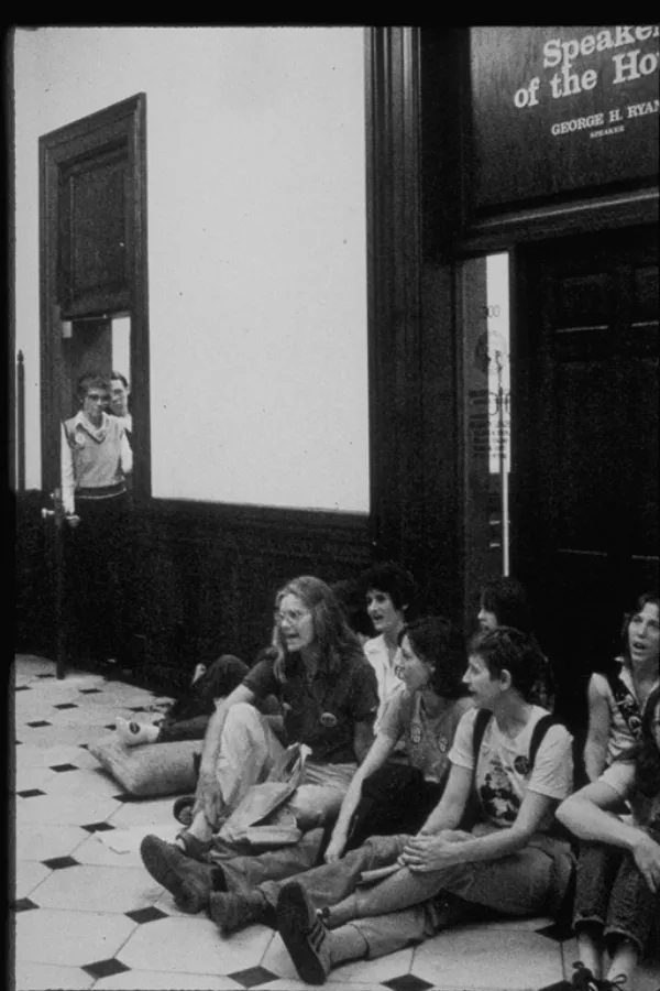 Historical image representing women's participation in Jewish religious life