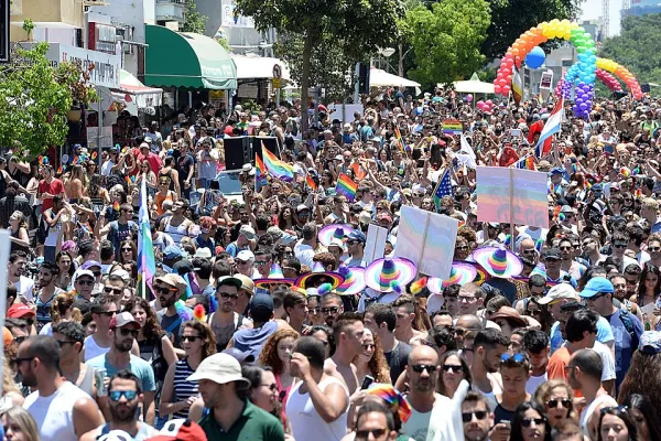 A pride flag alongside a Star of David representing Jewish LGBTQ identity
