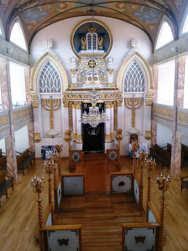 The grand synagogue of Mexico City with ornate interior design
