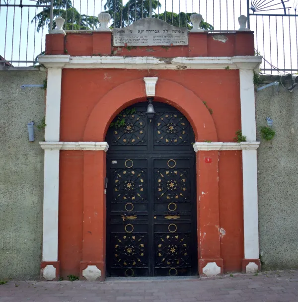 A historic Ottoman-era synagogue interior with Sephardi architectural elements
