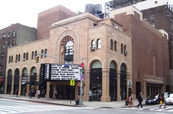 Street scene of the Yiddish theater district in early 20th century New York
