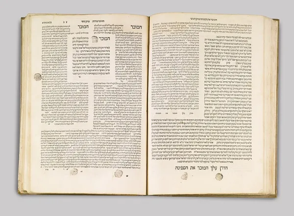 A page from the Babylonian Talmud, Tractate Bava Batra, printed in Venice by Daniel Bomberg in 1522